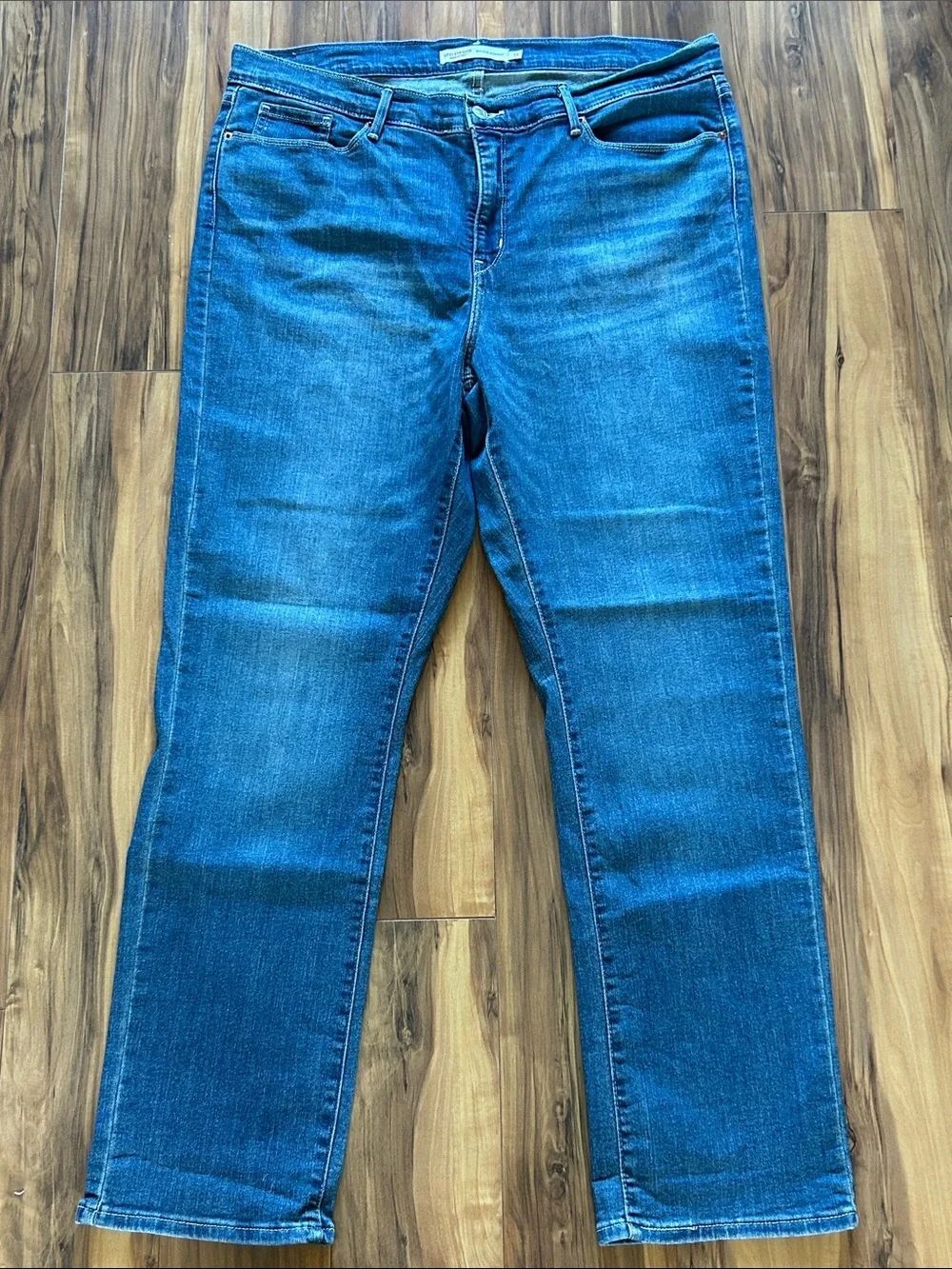 Levi's Signature Mid Rise Straight Jeans - Picture 8 of 8